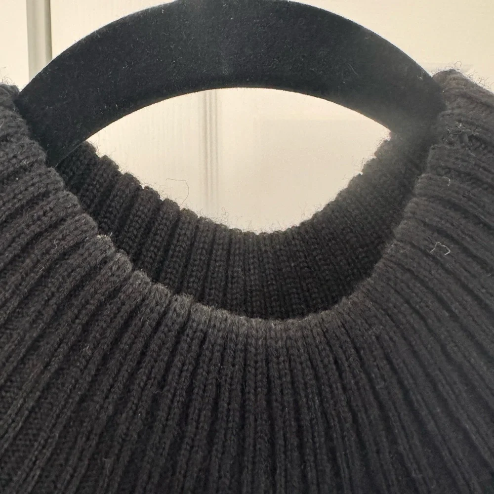 NWT✅ Lovers & Friends Black “Arlington” Sweater Size Large🖤